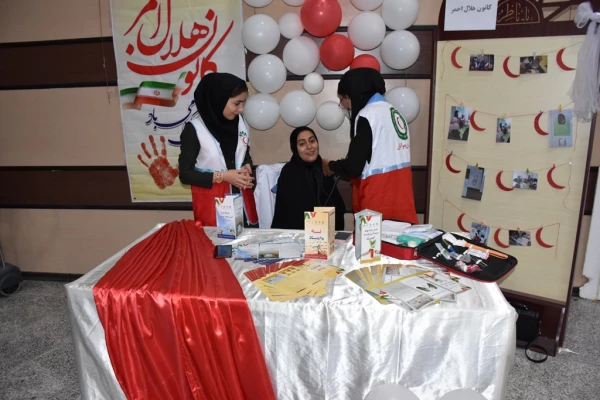 با حضور دکتر طاهری نیا : بزرگداشت روز دانشجو  در بیرجند
رو نمایی از کتاب جغرافیای کاربردی و نمایشی از توانمندی های کانون ها و انجمن های استان 5