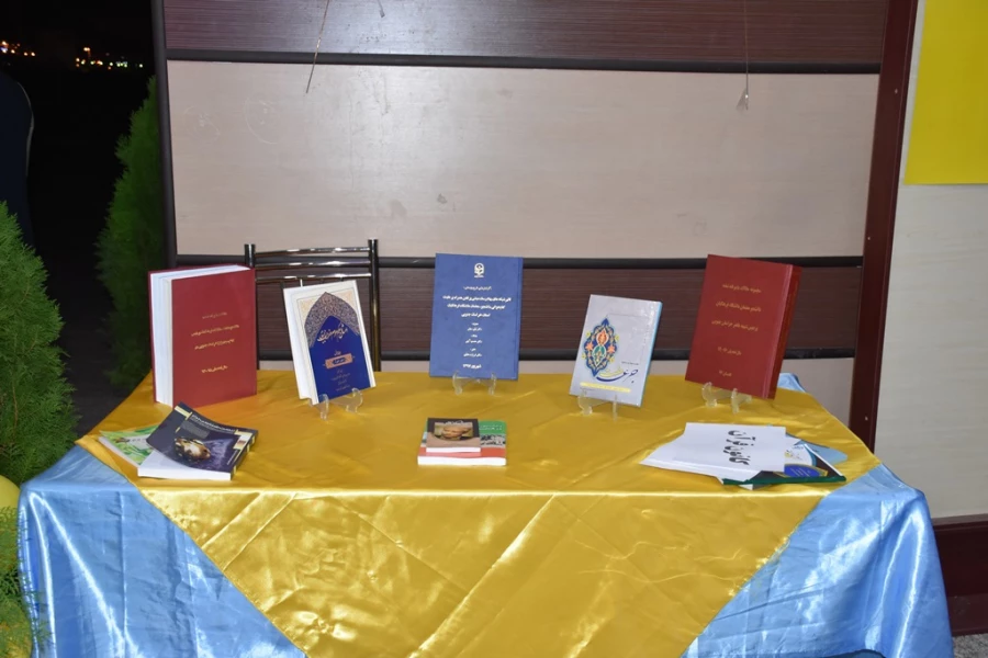 با حضور دکتر طاهری نیا : بزرگداشت روز دانشجو  در بیرجند
رو نمایی از کتاب جغرافیای کاربردی و نمایشی از توانمندی های کانون ها و انجمن های استان 7