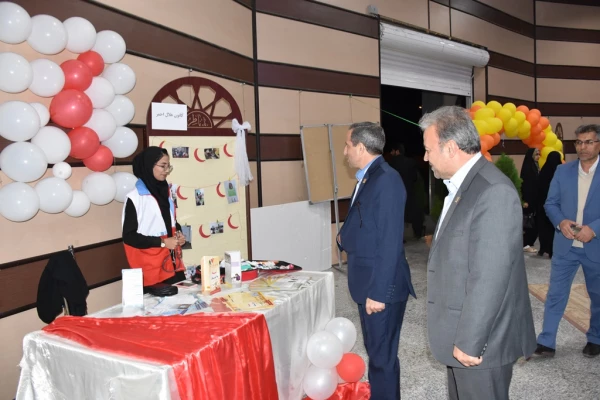 با حضور دکتر طاهری نیا : بزرگداشت روز دانشجو  در بیرجند
رو نمایی از کتاب جغرافیای کاربردی و نمایشی از توانمندی های کانون ها و انجمن های استان 8