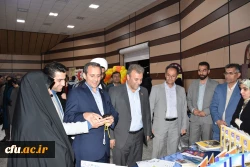 با حضور دکتر طاهری نیا : بزرگداشت روز دانشجو  در بیرجند
رو نمایی از کتاب جغرافیای کاربردی و نمایشی از توانمندی های کانون ها و انجمن های استان 9