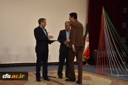 با حضور دکتر طاهری نیا : بزرگداشت روز دانشجو  در بیرجند
رو نمایی از کتاب جغرافیای کاربردی و نمایشی از توانمندی های کانون ها و انجمن های استان 13