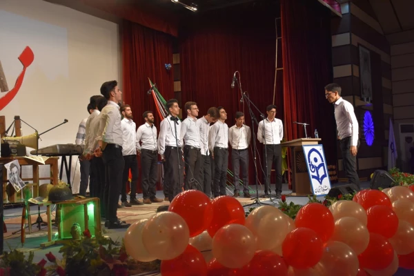 با حضور دکتر طاهری نیا : بزرگداشت روز دانشجو  در بیرجند
رو نمایی از کتاب جغرافیای کاربردی و نمایشی از توانمندی های کانون ها و انجمن های استان 17