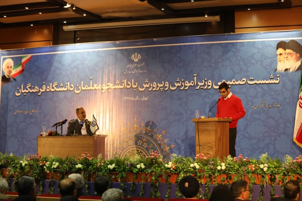 وزیر آموزش و پرورش در دیدار با دانشجو معلمان دانشگاه فرهنگیان:

دانشجومعلمان اعضای فرهیخته آموزش و پرورش و خانواده بزرگ تعلیم و تربیت  هستند 2