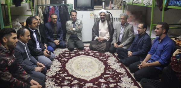 دیدارصمیمی مسئولین پردیس شهید رجایی کرمانشاه با دانشجویان بمناسبت روز دانشجو  2