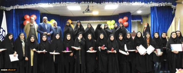 به همت شورای صنفی-رفاهی دانشجویان و گروههای دانشجویی پردیس الزهرا(س) زنجان برگزار شد:

 بزرگداشت 16 آذر روزدانشجو با حضور حداکثری دانشجویان 2