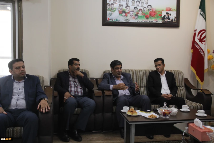 دیدار سرپرست و اعضای شورای مدیریت دانشگاه فرهنگیان با مدیرکل جدید آموزش و پرورش استان هرمزگان
 3