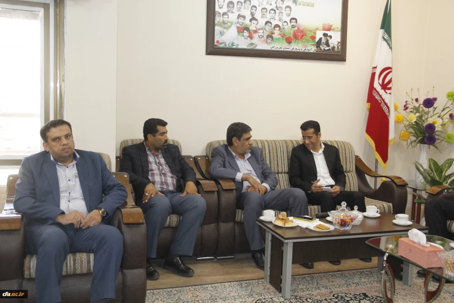 دیدار سرپرست و اعضای شورای مدیریت دانشگاه فرهنگیان با مدیرکل جدید آموزش و پرورش استان هرمزگان
 7