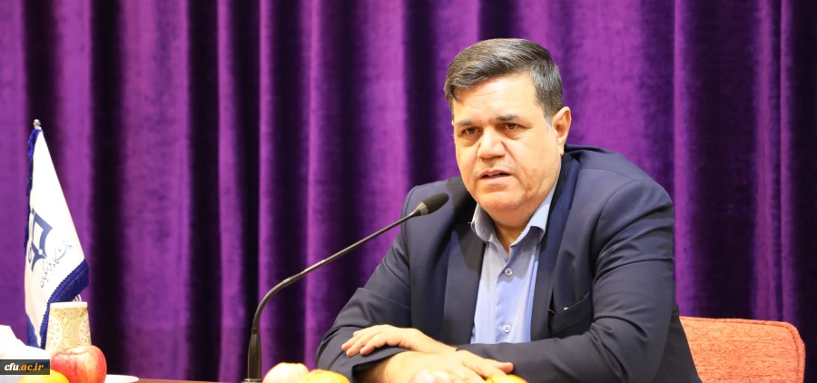 رییس دانشگاه فرهنگیان در نشست صمیمی با کارکنان سازمان مرکزی:

تربیت یک دوره معلم شایسته، می تواند مسیر زندگی را عوض کرده و بسیاری از مشکلات و آسیب های اجتماعی را کاهش دهد 2