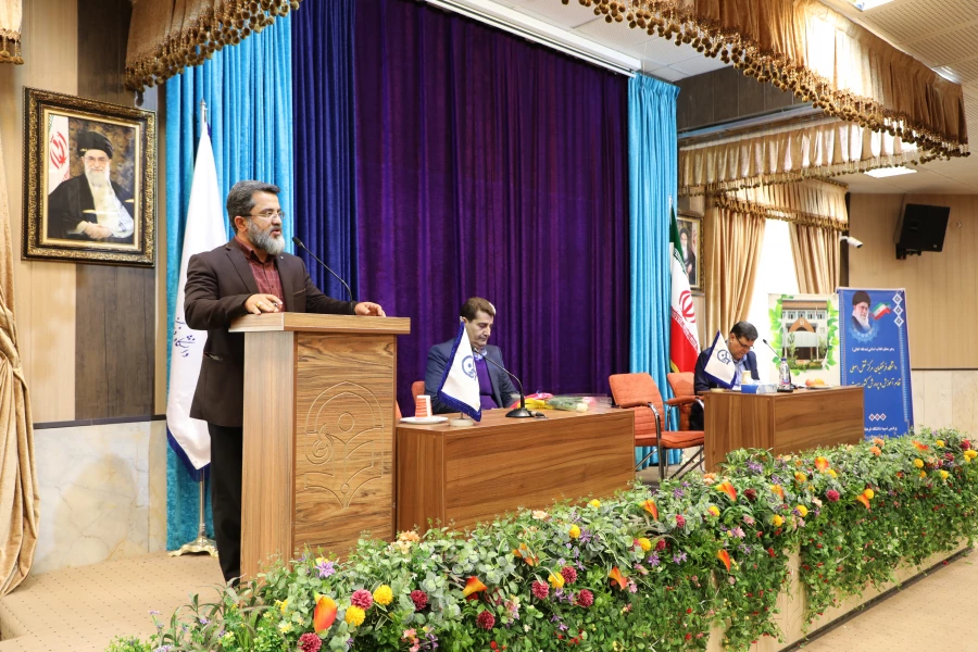 رییس دانشگاه فرهنگیان در نشست صمیمی با کارکنان سازمان مرکزی:

تربیت یک دوره معلم شایسته، می تواند مسیر زندگی را عوض کرده و بسیاری از مشکلات و آسیب های اجتماعی را کاهش دهد 7