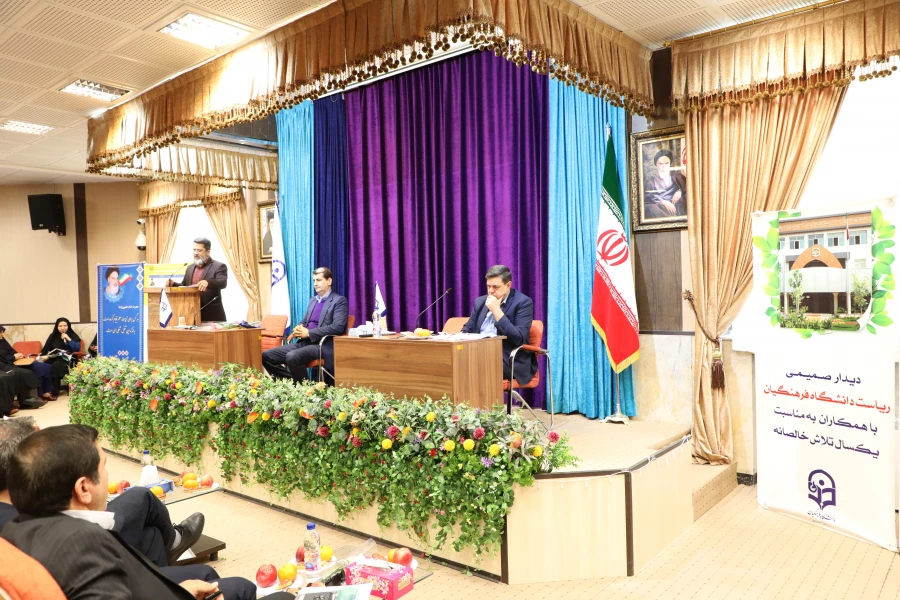 رییس دانشگاه فرهنگیان در نشست صمیمی با کارکنان سازمان مرکزی:

تربیت یک دوره معلم شایسته، می تواند مسیر زندگی را عوض کرده و بسیاری از مشکلات و آسیب های اجتماعی را کاهش دهد 8