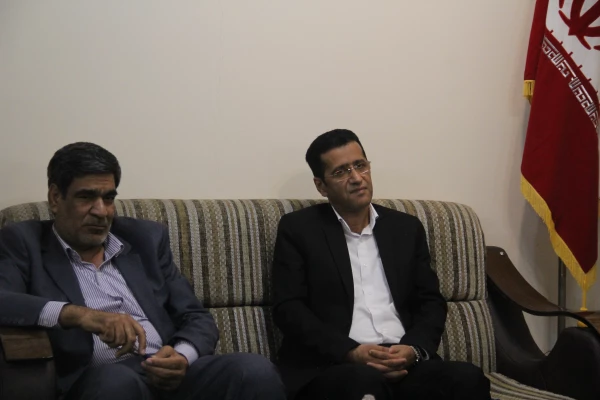 دیدار سرپرست و اعضای شورای مدیریت دانشگاه فرهنگیان هرمزگان با مدیرکل جدید آموزش و پرورش استان
 4