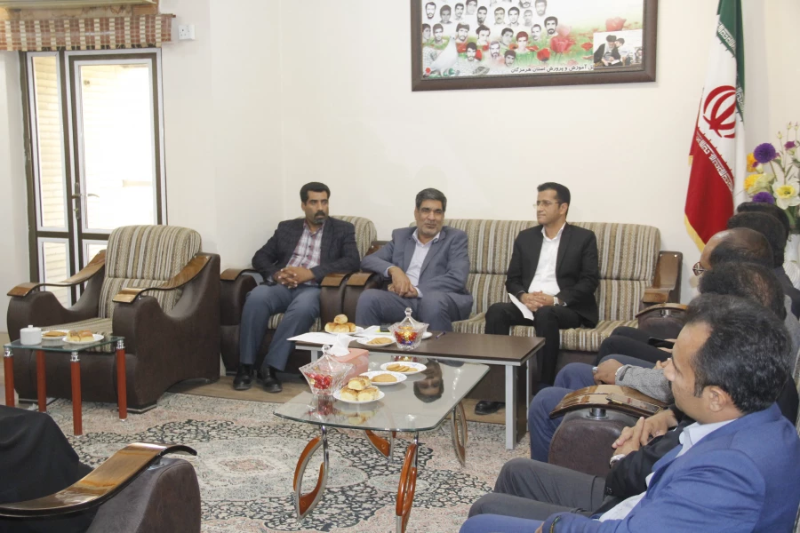 دیدار سرپرست و اعضای شورای مدیریت دانشگاه فرهنگیان هرمزگان با مدیرکل جدید آموزش و پرورش استان
 2