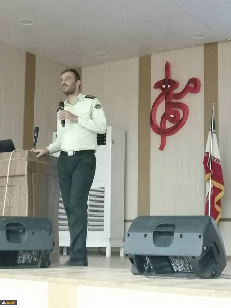 کارگاه تخصصی با عنوان فرصتها وتهدیدات فضای مجازی در پردیس شهید بهشتی دانشگاه فرهنگیان برگزار گردید.
 2