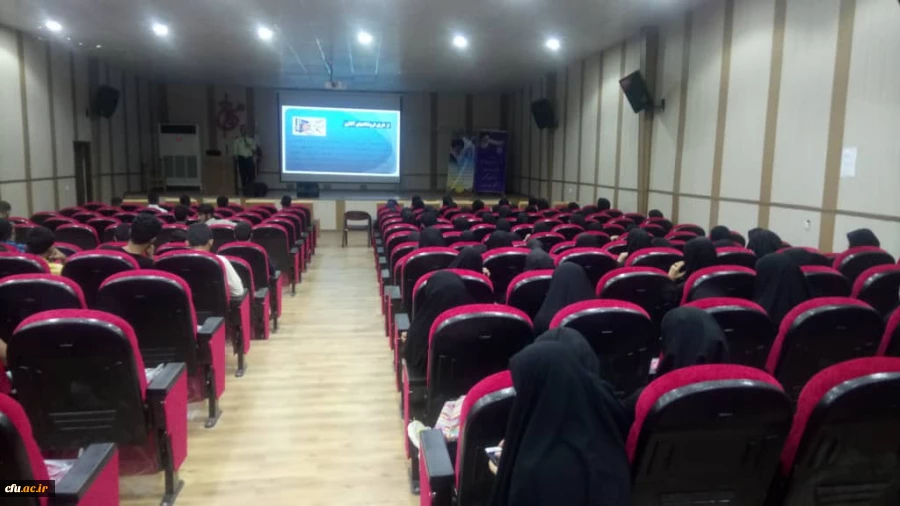 کارگاه تخصصی با عنوان فرصتها وتهدیدات فضای مجازی در پردیس شهید بهشتی دانشگاه فرهنگیان برگزار گردید.
 2