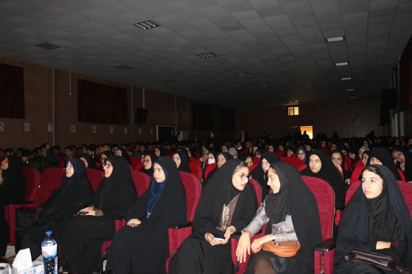 مشاور امور بانوان وزیر آموزش و پرورش:

سرمایه گذاری در حوزه دختران، در حقیقت سرمایه گذاری برای کل جامعه است 2