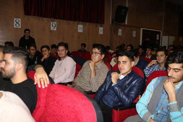 مشاور امور بانوان وزیر آموزش و پرورش:

سرمایه گذاری در حوزه دختران، در حقیقت سرمایه گذاری برای کل جامعه است 5