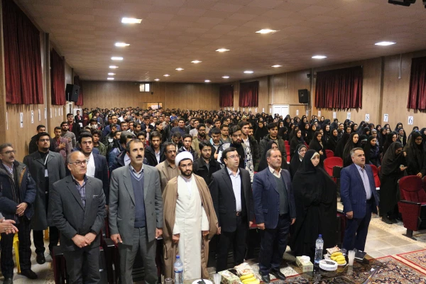 مشاور امور بانوان وزیر آموزش و پرورش:

سرمایه گذاری در حوزه دختران، در حقیقت سرمایه گذاری برای کل جامعه است 11