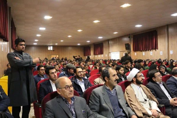 مشاور امور بانوان وزیر آموزش و پرورش:

سرمایه گذاری در حوزه دختران، در حقیقت سرمایه گذاری برای کل جامعه است 12