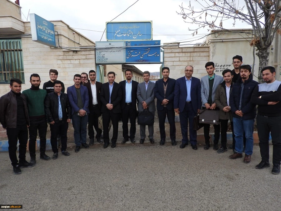 در راستای ایجاد هماهنگی دانشگاه فرهنگیان با آموزش و پرورش برگزار شد:

حضور سرپرست دانشگاه فرهنگیان استان زنجان در همایش مدیران مدارس منطقه انگوران و بازدید از مدارس منطقه 2