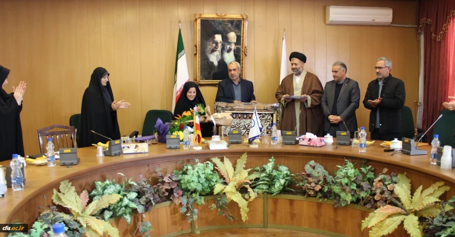 مراسم تکریم و معارفه سرپرست قدیم و جدید پردیس فاطمه الزهرا(س)