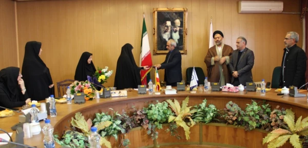 مراسم تکریم و معارفه سرپرست قدیم و جدید پردیس فاطمه الزهرا(س)