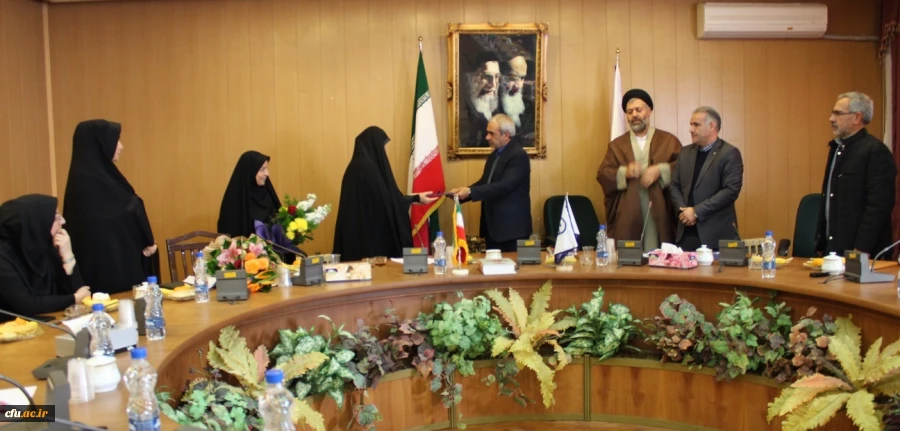 مراسم تکریم و معارفه سرپرست قدیم و جدید پردیس فاطمه الزهرا(س)