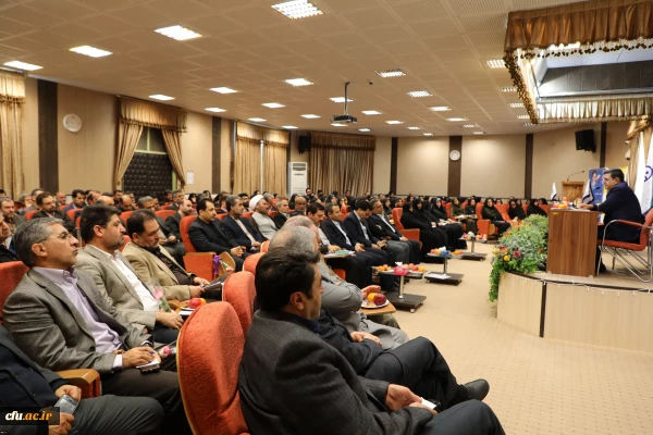 رییس دانشگاه فرهنگیان در نشست صمیمی با کارکنان سازمان مرکزی:
تربیت یک دوره معلم شایسته، می تواند مسیر زندگی را عوض کرده و بسیاری از مشکلات و آسیب های اجتماعی را کاهش دهد