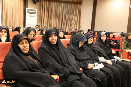 رییس دانشگاه فرهنگیان در نشست صمیمی با کارکنان سازمان مرکزی:
تربیت یک دوره معلم شایسته، می تواند مسیر زندگی را عوض کرده و بسیاری از مشکلات و آسیب های اجتماعی را کاهش دهد