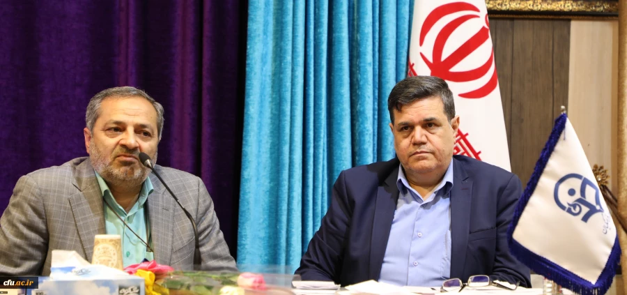 رییس دانشگاه فرهنگیان در نشست صمیمی با کارکنان سازمان مرکزی:
تربیت یک دوره معلم شایسته، می تواند مسیر زندگی را عوض کرده و بسیاری از مشکلات و آسیب های اجتماعی را کاهش دهد