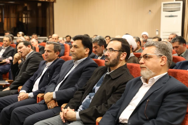 رییس دانشگاه فرهنگیان در نشست صمیمی با کارکنان سازمان مرکزی:
تربیت یک دوره معلم شایسته، می تواند مسیر زندگی را عوض کرده و بسیاری از مشکلات و آسیب های اجتماعی را کاهش دهد