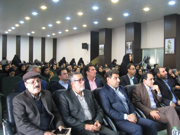 برگزاری  مراسم بزرگداشت روز دانشجو در واحد دانشگاهی زینب کبری (س)کازرون 4