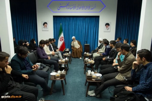 امام جمعه قزوین در دیدار مسئولین ودانشجویان دانشگاه فرهنگیان استان قزوین گفت: پس از انقلاب سرمایه های امیدبخش فراوانی در کشور به وجود آمده است. 2