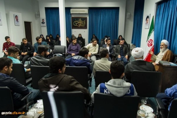 امام جمعه قزوین در دیدار مسئولین ودانشجویان دانشگاه فرهنگیان استان قزوین گفت: پس از انقلاب سرمایه های امیدبخش فراوانی در کشور به وجود آمده است. 4
