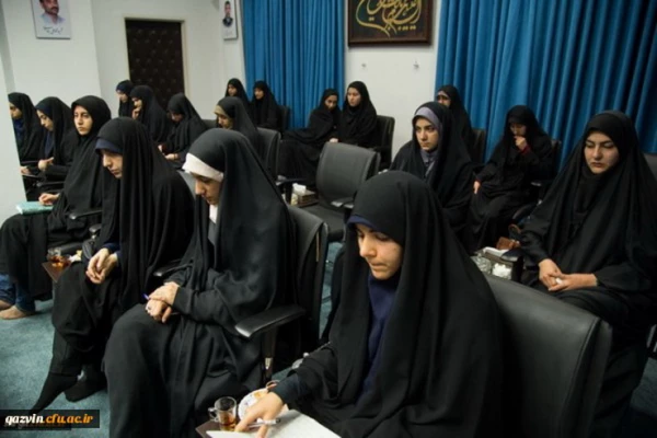 امام جمعه قزوین در دیدار مسئولین ودانشجویان دانشگاه فرهنگیان استان قزوین گفت: پس از انقلاب سرمایه های امیدبخش فراوانی در کشور به وجود آمده است. 6