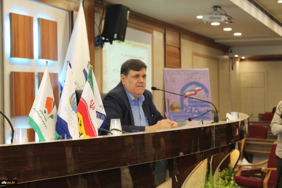 در نشست صمیمی دکتر خنیفر با دبیران شورای صنفی دانشجویان:

کسب رضایت دانشجومعلم و ارتقاء کیفیت از مسئولیت های اصلی مدیریت
 2