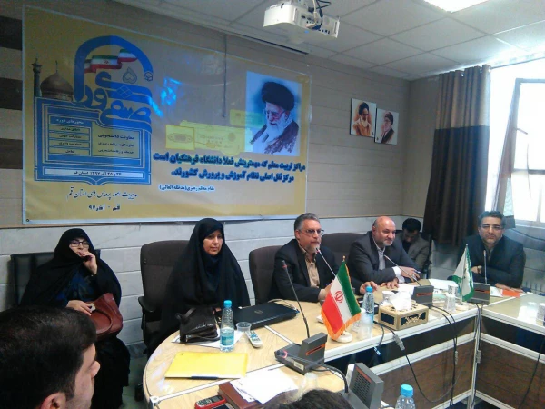 در نشست صمیمی دکتر کچوئیان سرپرست معاونت نظارت، ارزیابی و تضمین کیفیت دانشگاه با دبیران شورای صنفی پردیس های سراسر کشور:

  حرفه معلمی حرفه مقدسی است و جایگاه بسیار ارزشمندی دارد.