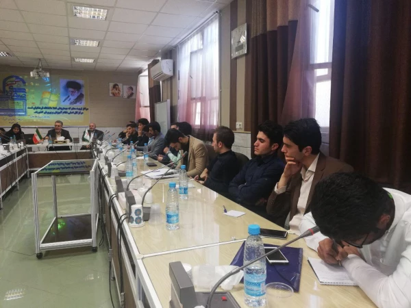 در نشست صمیمی دکتر کچوئیان سرپرست معاونت نظارت، ارزیابی و تضمین کیفیت دانشگاه با دبیران شورای صنفی پردیس های سراسر کشور:

 بالندگی کشور با ایفای نقش معلم در فرایند اجتماعی شدن دانش آموزان تحقق می یابد.