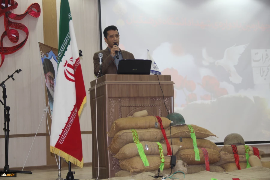 با حضور خانواده شهدای تربیت معلم و شهدای مدافع حـرم ومدیر کل بنیاد شهید استان هرمزگان برگزار گردید .

چهارمین یادواره شهدای تربیت معلم استان هرمزگان 2