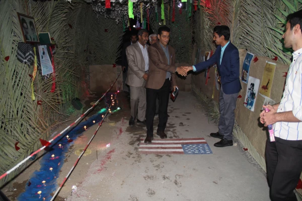 با حضور خانواده شهدای تربیت معلم و شهدای مدافع حـرم ومدیر کل بنیاد شهید استان هرمزگان برگزار گردید .

چهارمین یادواره شهدای تربیت معلم استان هرمزگان 4