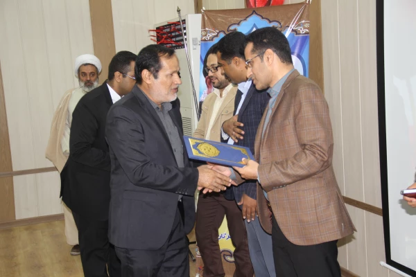 با حضور خانواده شهدای تربیت معلم و شهدای مدافع حـرم ومدیر کل بنیاد شهید استان هرمزگان برگزار گردید .

چهارمین یادواره شهدای تربیت معلم استان هرمزگان 3