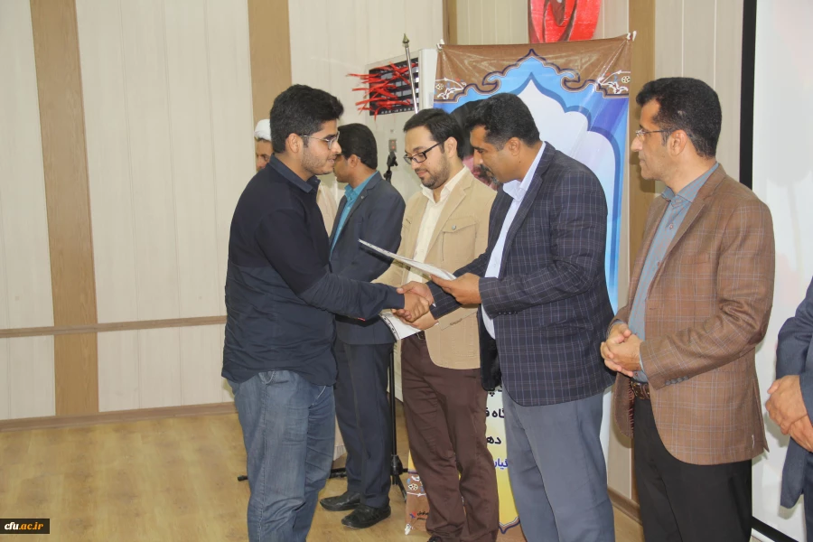 با حضور خانواده شهدای تربیت معلم و شهدای مدافع حـرم ومدیر کل بنیاد شهید استان هرمزگان برگزار گردید .

چهارمین یادواره شهدای تربیت معلم استان هرمزگان 2