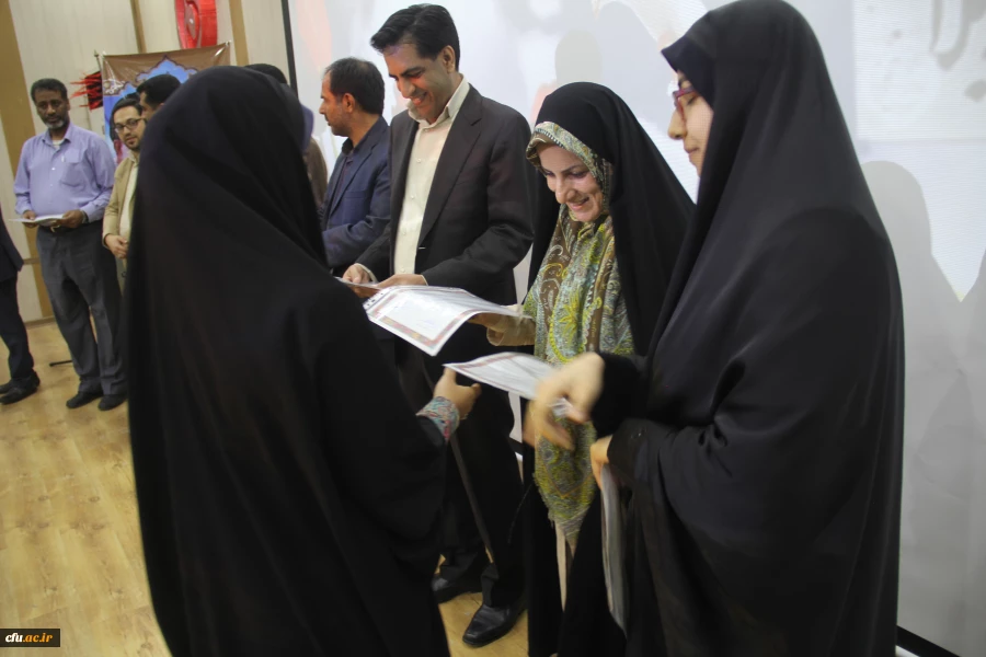 با حضور خانواده شهدای تربیت معلم و شهدای مدافع حـرم ومدیر کل بنیاد شهید استان هرمزگان برگزار گردید .

چهارمین یادواره شهدای تربیت معلم استان هرمزگان 2