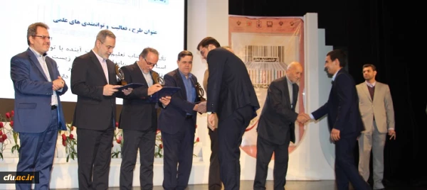 در همایش بزرگداشت روز ملی پژوهش وزارت آموزش و پرورش :

تجلیل از دانشجویان پژوهشگر برتر دانشگاه فرهنگیان 2