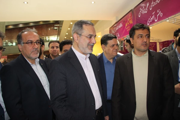 در همایش بزرگداشت روز ملی پژوهش وزارت آموزش و پرورش :

تجلیل از دانشجویان پژوهشگر برتر دانشگاه فرهنگیان 2