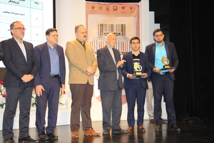 در همایش بزرگداشت روز ملی پژوهش وزارت آموزش و پرورش :

تجلیل از دانشجویان پژوهشگر برتر دانشگاه فرهنگیان 9