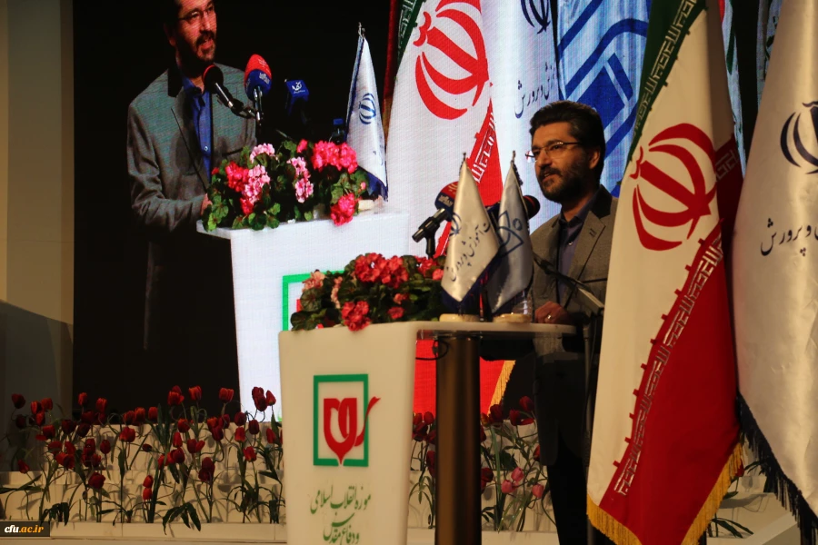 در همایش بزرگداشت روز ملی پژوهش وزارت آموزش و پرورش :

تجلیل از دانشجویان پژوهشگر برتر دانشگاه فرهنگیان 5