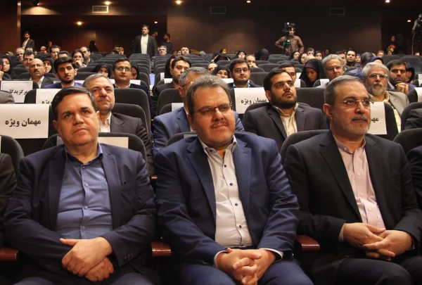 در همایش بزرگداشت روز ملی پژوهش وزارت آموزش و پرورش :

تجلیل از دانشجویان پژوهشگر برتر دانشگاه فرهنگیان 6