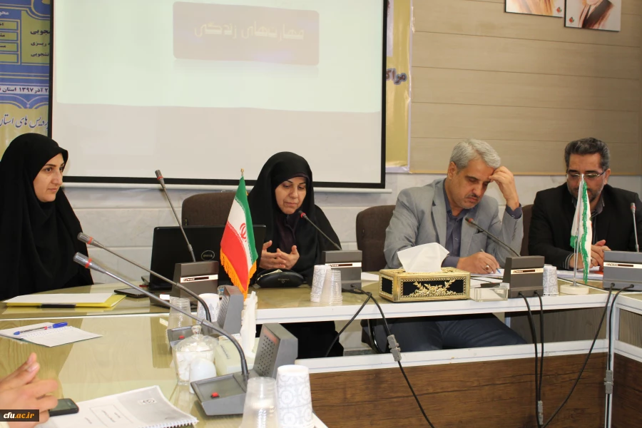 معاون دانشجویی در دومین روز از پنجمین دوره بالندگی دبیران شورای صنفی سراسر کشور:

بهترین دانشجو کسی است که  در آرامش و طمأنینه تصمیم بگیرد.