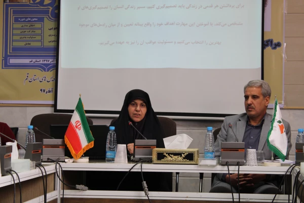 معاون دانشجویی در دومین روز از پنجمین دوره بالندگی دبیران شورای صنفی سراسر کشور:

بهترین دانشجو کسی است که  در آرامش و طمأنینه تصمیم بگیرد.