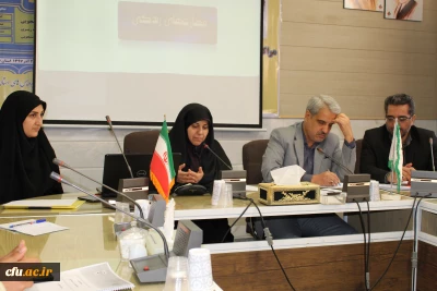 مدیرکل برنامه ریزی، رفاه و خدمات دانشجویی در نشست صمیمی با دبیران شورای صنفی در دومین روز از پنجمین دوره بالندگی دبیران شورای صنفی سراسر کشور:

مسئول بودن و پاسخگو بودن در امور محوله دو مولفه مهم در انجام فعالیت ها از سوی شوراهای صنفی